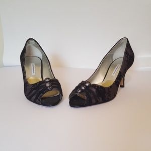 New Caparros black lace pumps with pearls size 8